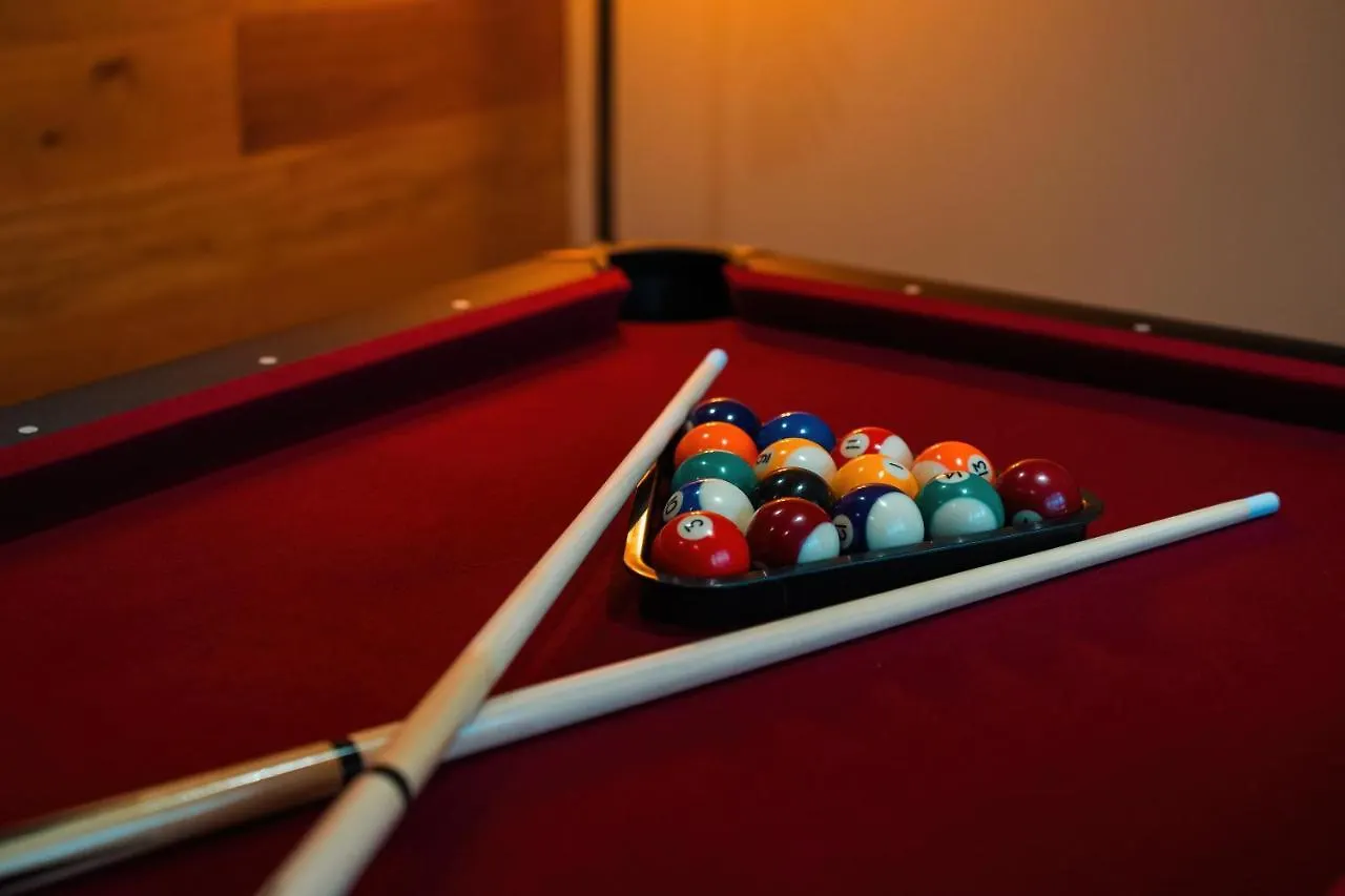 Holiday home Airport Haven: Pool Table, Games Room, Sleeps 9 Thorley